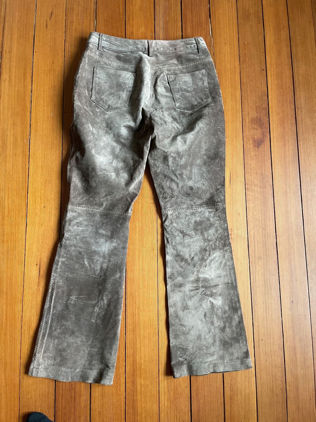 Pantaloni: Vintege Suede leather 00s pants – Usato da Zürich venduto da lulu_c 1