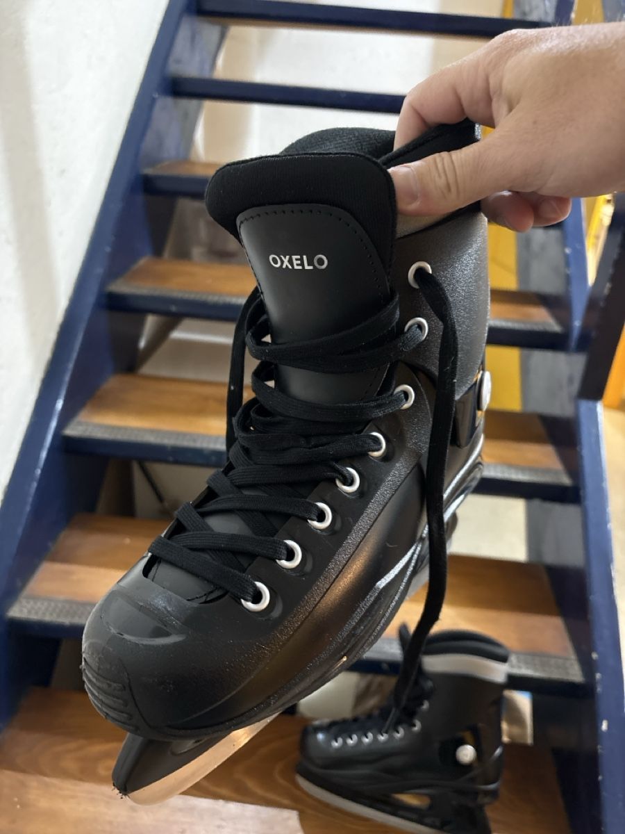 Decathlon Pattini da ghiaccio: Oxelo Eiskunstlaufschuhe, Schwarz, Grösse 41 – Usato da Winterthur venduto da St.Stauffer 1