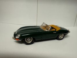Jaguar E Type 1-18 1961 Bburago Italy div. Fehlteile 324