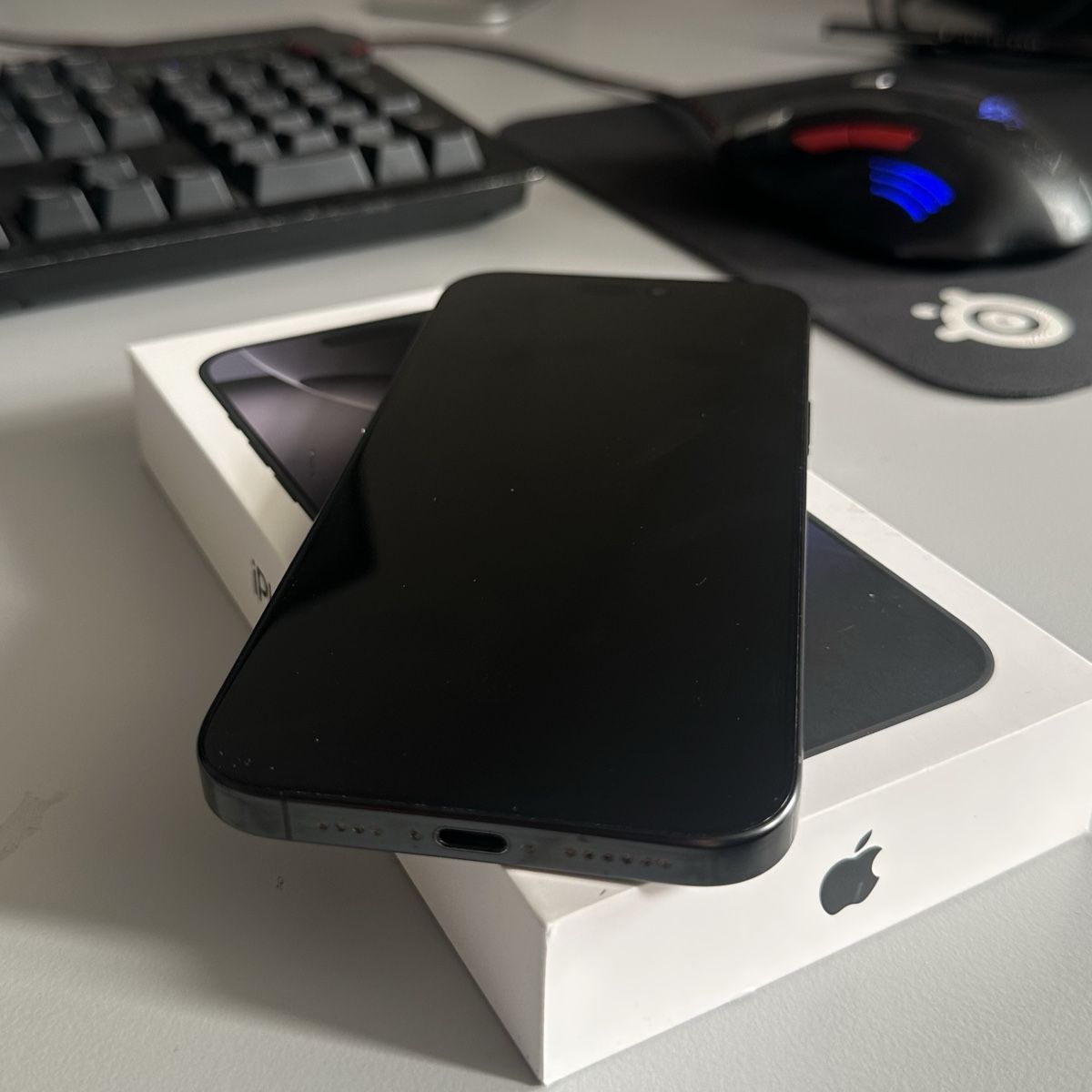 Apple Handys / Smartphones: IPhone 16 pro Max 256 GB – Neu (gemäss Beschreibung) aus Zürich von Gennarodiego 2