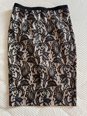 Zara Woman Lace Pencil Skirt XS - Elegant and Chic!
