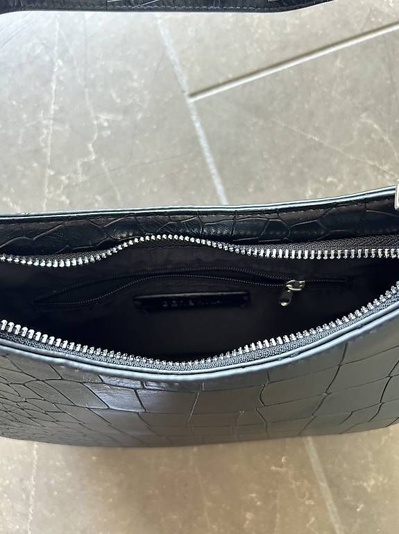 Sacs femmes: Bershka Schultertasche – Neuf avec emballage d'origine à Zürich par fabienne.fkl 1