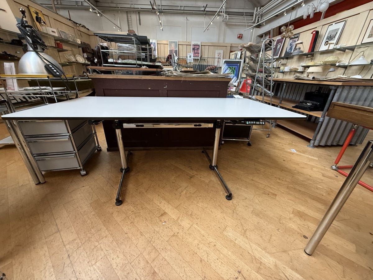 Schreibtische: Original USM Kitos E Schreibtisch – Elektrisch – Gebraucht aus Fulenbach von Annie.s_Mid_Century 2