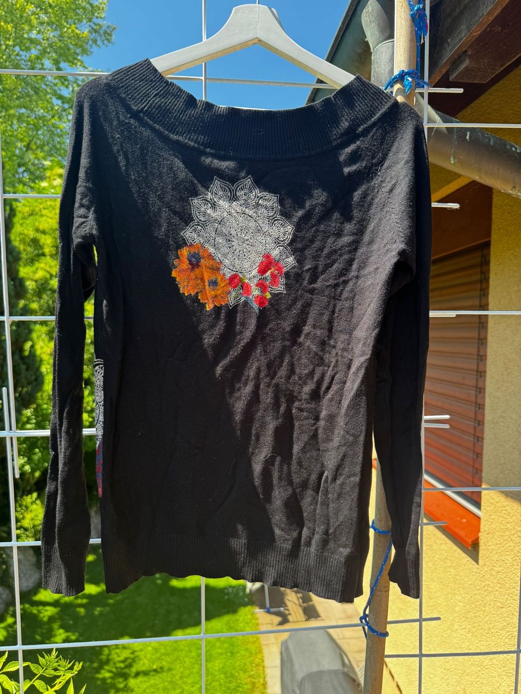 Desigual Maglioni & Felpe: Desigual Pullover, Grösse S, Schwarz mit Blumenmuster! – Usato da Egg b. Zürich venduto da Brocki_Insel_Egg 1