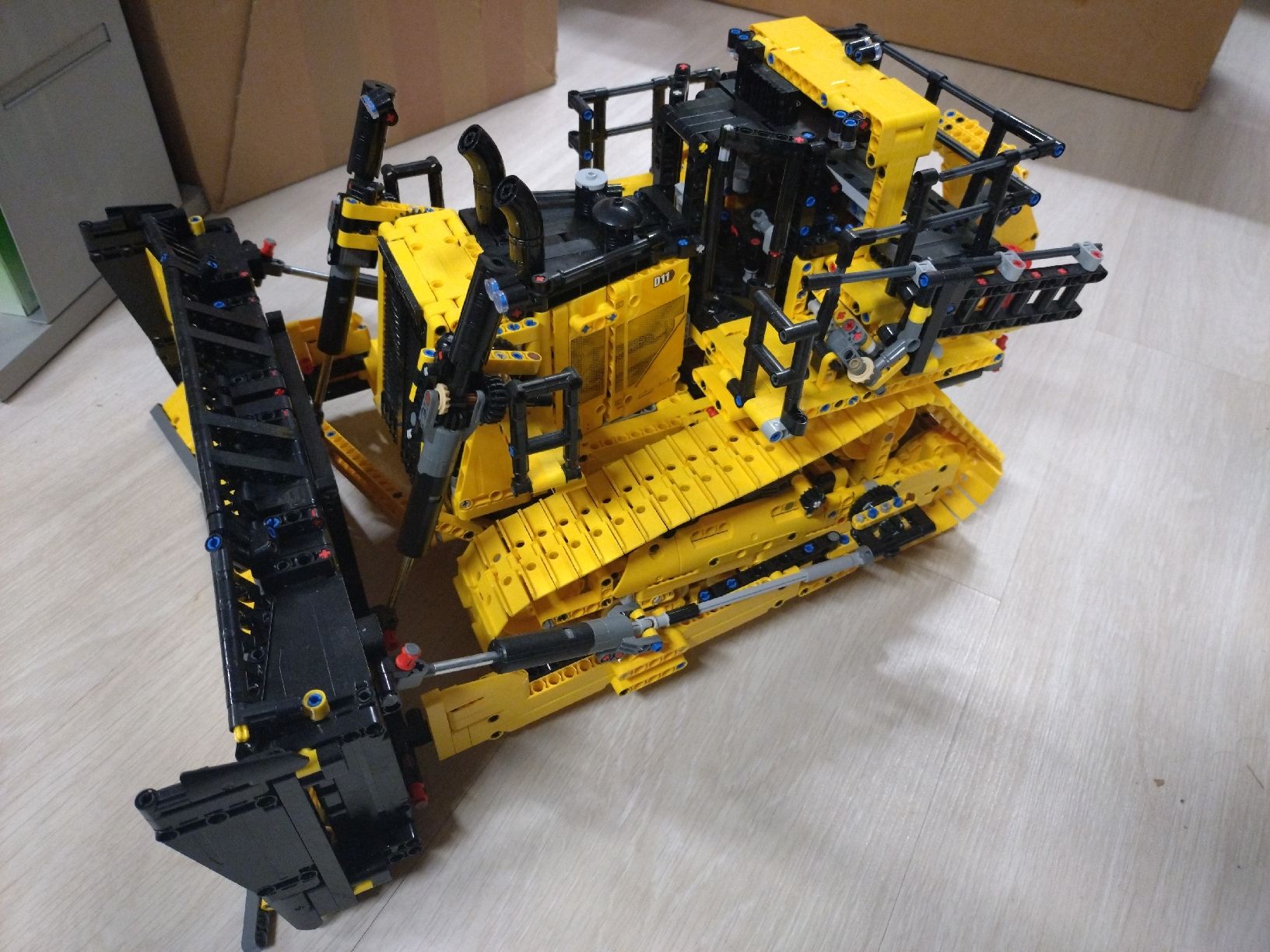 Lego Kit di costruzioni: Lego Technic Bulldozer CAT D11 42131 – Usato da Farvagny-le-Grand venduto da LaCaverne 3