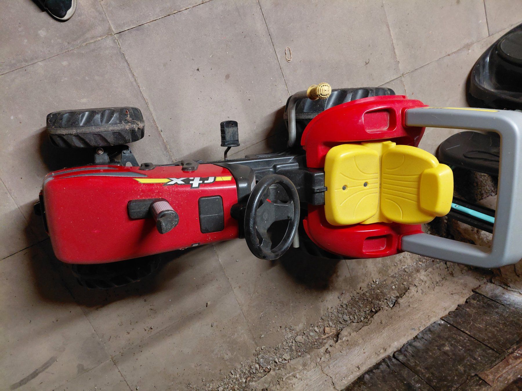 Veicoli per bambini: Kindertraktor rt.x – Usato da Zihlschlacht venduto da junivater