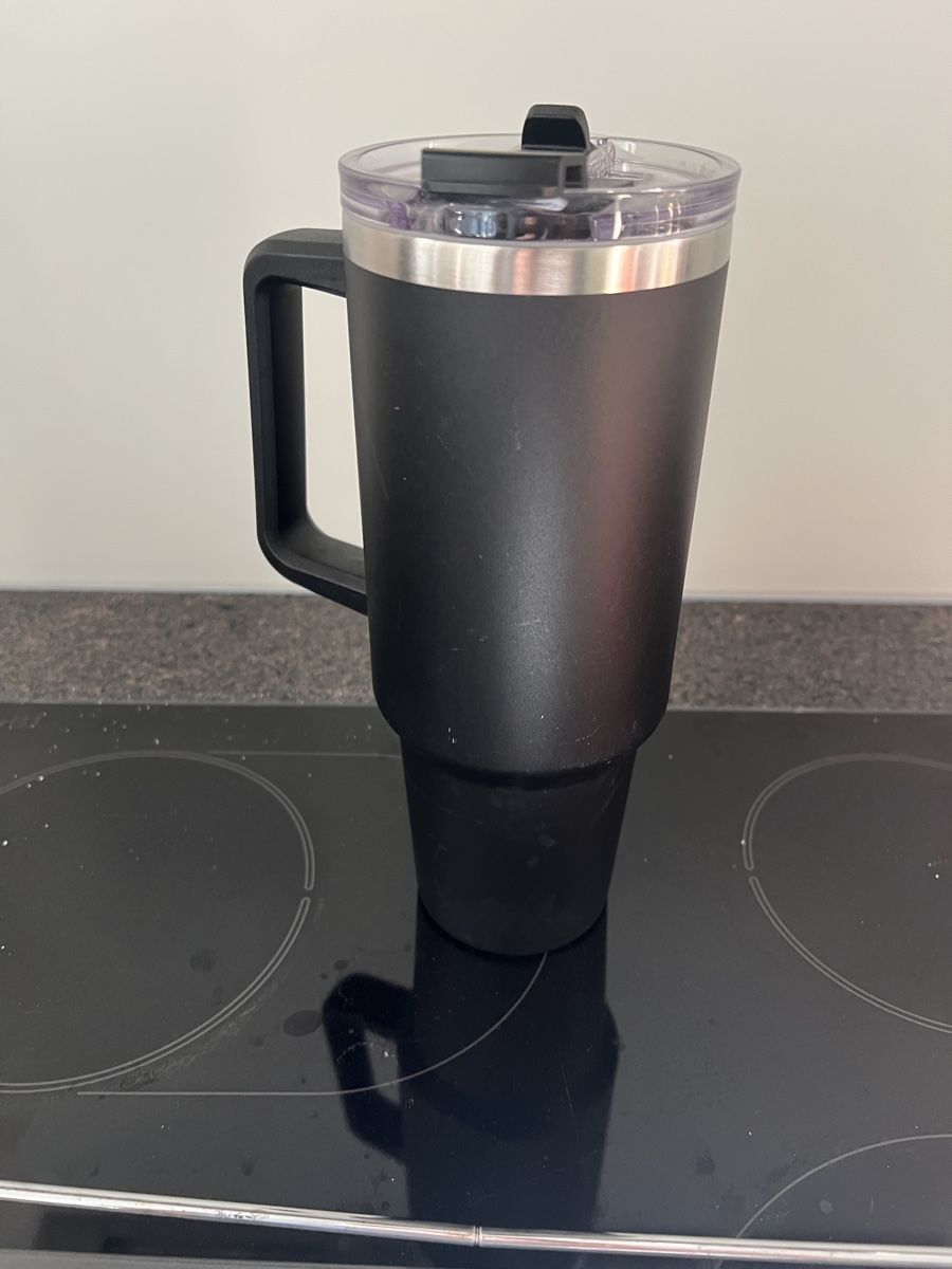 Tazze: Thermosbecher mit Strohhalm, Schwarz – Nuovo (secondo la descrizione) da Nürensdorf venduto da romano_a