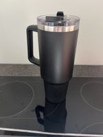 Thermosbecher mit Strohhalm, Schwarz