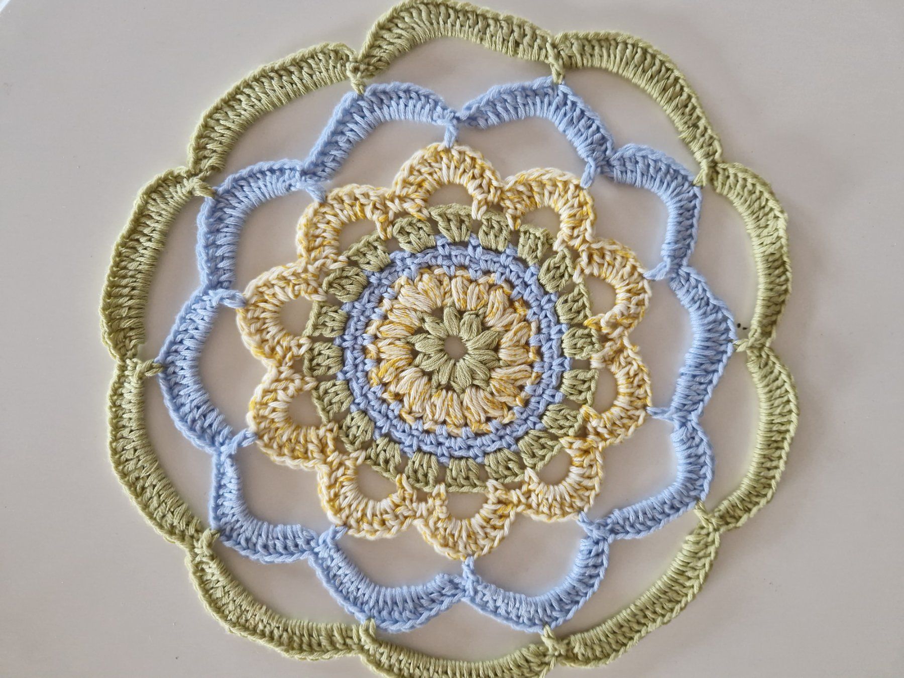 Alle Dekorationen: Handgemachtes Mandala, Doily, Untersetzer, Deko – Neu (gemäss Beschreibung) aus Neuhausen am Rheinfall von Alchimista 1