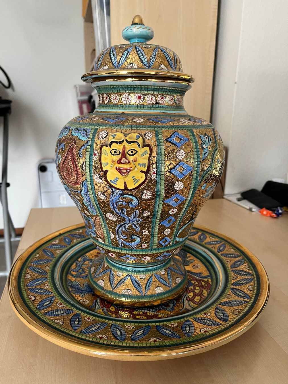 Vase & Récipients: Goldene Vase mit Teller, Mosaikmuster – D'occasion à Obfelden par Pschumi1