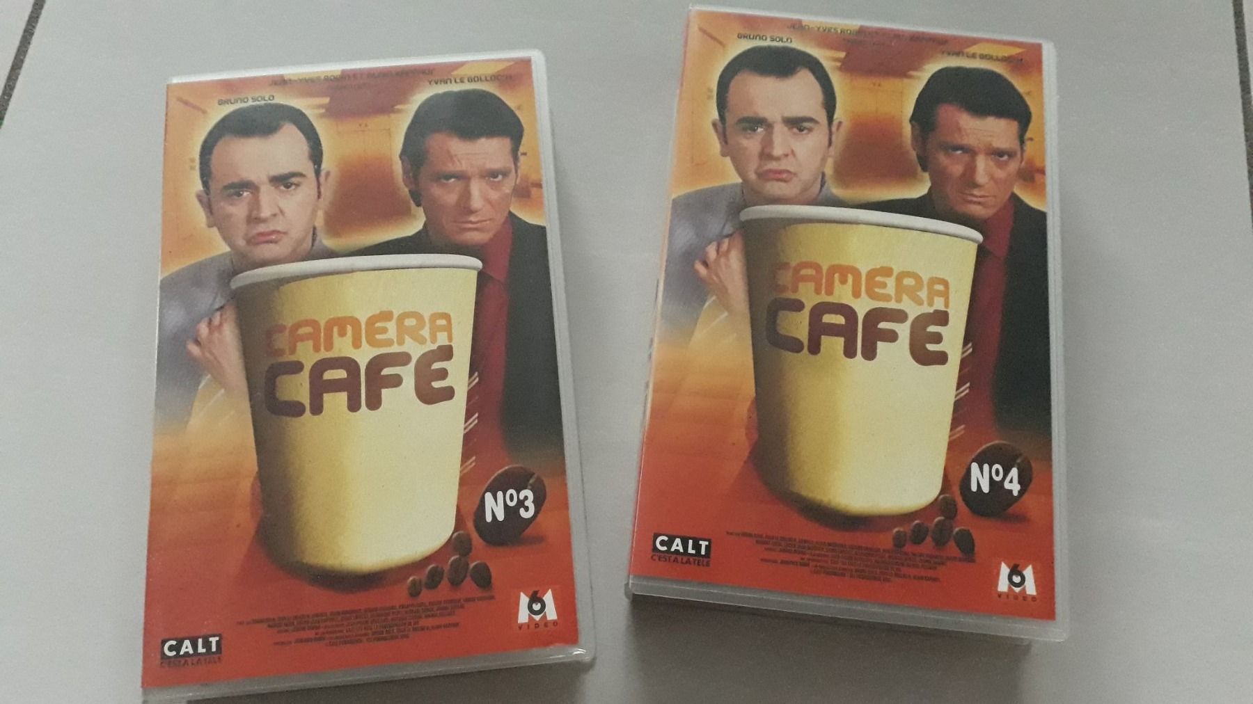 Tutti i VHS: Cassettes Vidéo VHS Caméra Café Nos 3+4 – Usato da Sierre venduto da sabr11