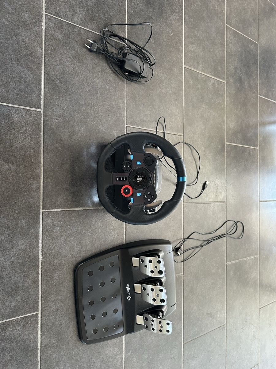 Logitech Manettes: Logitech G29 Lenkrad mit Pedalen  – D'occasion à Münchenbuchsee par Lenga 1