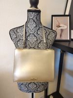Silberne Schultertasche mit abnehmbaren Riemen