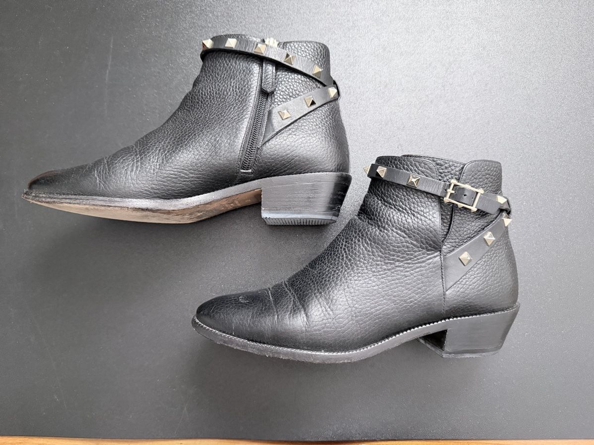 Valentino Herrenschuhe: Bottines Valentino Garavani noir  39 – Gebraucht aus Courgevaux von auxtrouvailles 1