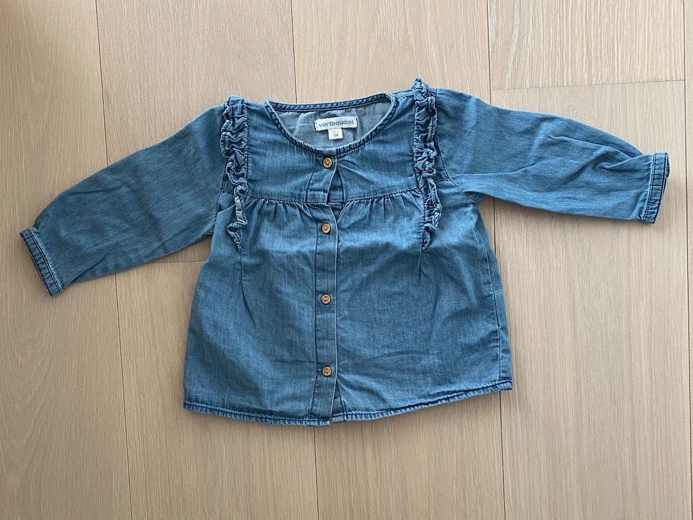 Blusen, T-Shirts & Tops: Bluse (Jeans) vertbaudet 12m/74cm – Gebraucht aus Hofstetten SO von ani_55wx