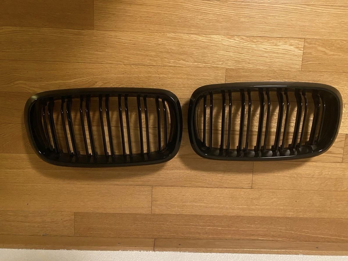 BMW Tutti pezzi di ricambio auto: BMW X5 f15 Frontgrill – Usato da Schinznach-Dorf venduto da AL2000