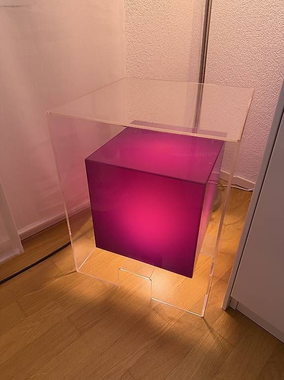 Tables: Moderner Leuchttisch aus Acrylglas – D'occasion à Lenzburg par B.Guarino