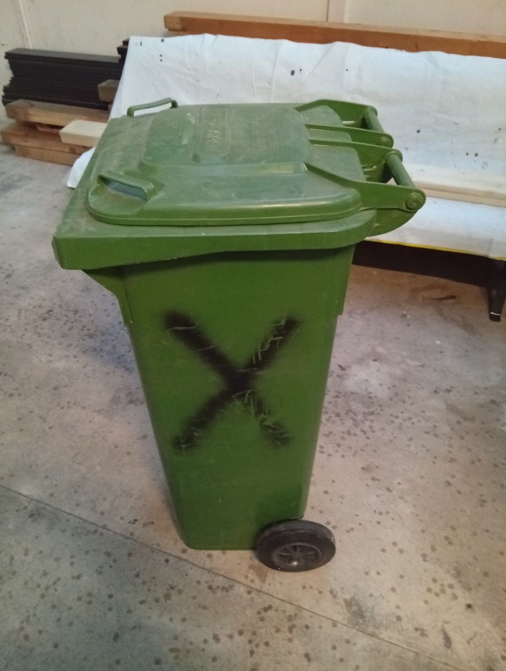 Altro per Ufficio & Commercio: Occasion! Robuster Grünabfallcontainer MIOGARDEN 2001 – Usato da Olten venduto da Sapri01