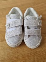 Weisse Turnschuhe mit Glitzer und Klettverschluss