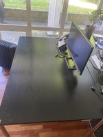 USM Haller Tisch in schwarz mit Metall Beine