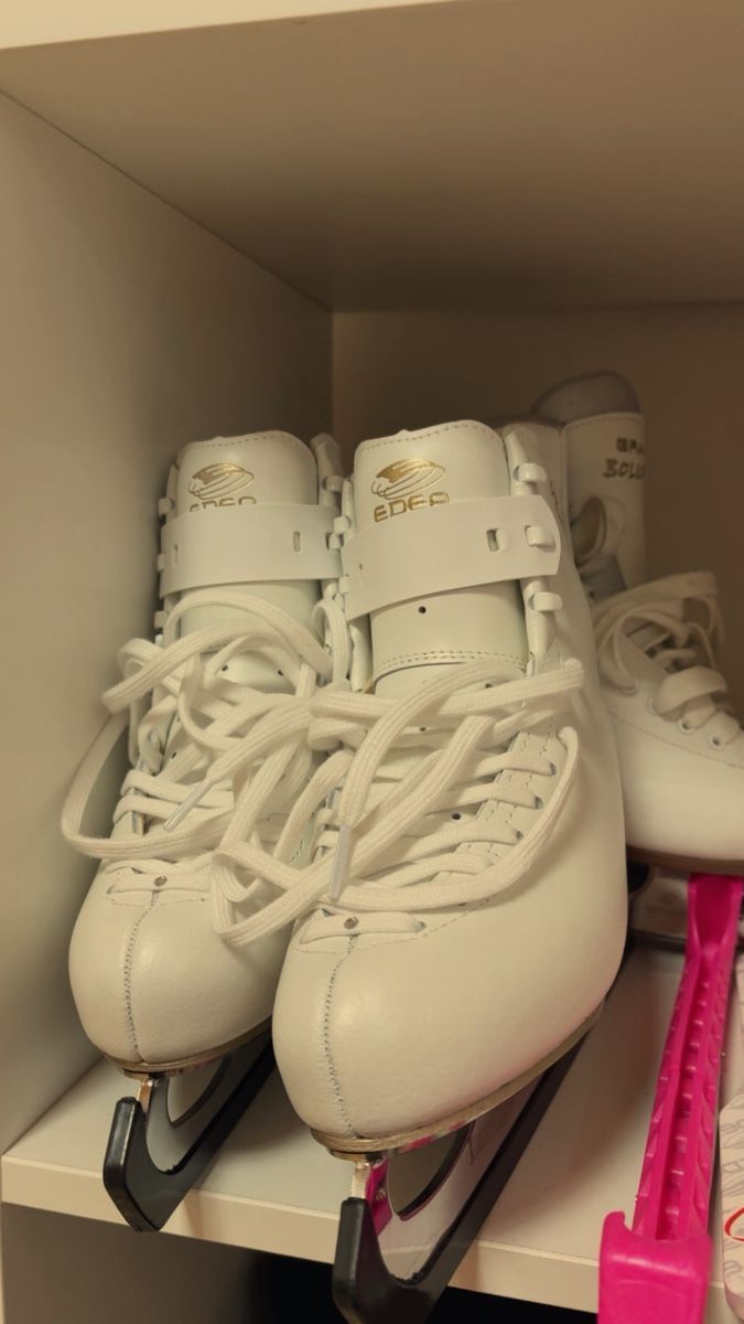 Edea Pattini da ghiaccio: Eiskunstlauf Schlittschuhe Edea Chorus – Usato da Herisau venduto da zin_8tgs