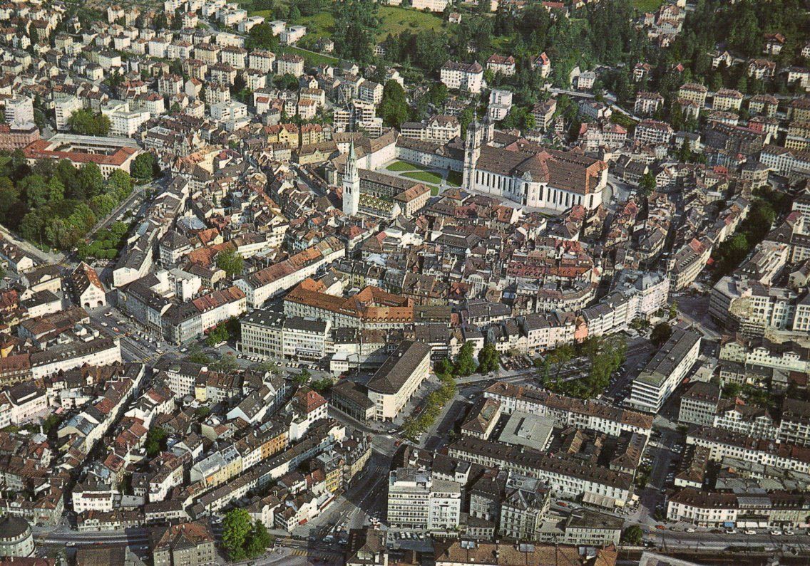 Cartoline postali: St. Gallen Flugaufnahme über Centrum. – Usato da St. Gallen venduto da Epu