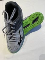 Verkaufe hier gebrauchte Mizuno Schuhe, Grösse 38.5, in grau