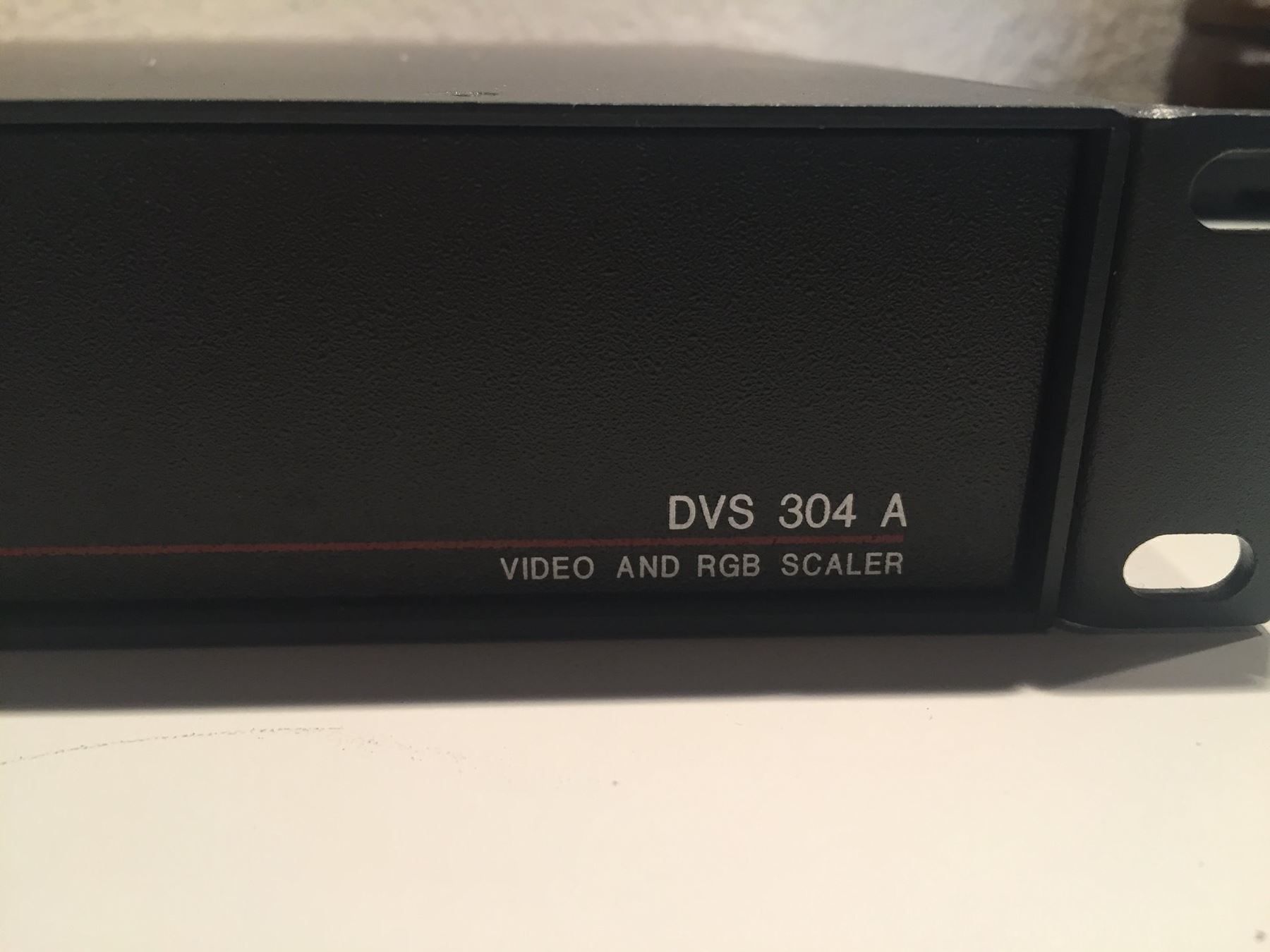 Lettore multimediale & Streamer: Extron DVS304 DVI A Video/RGB Skalierer – Usato da Mellingen venduto da Browser67 2