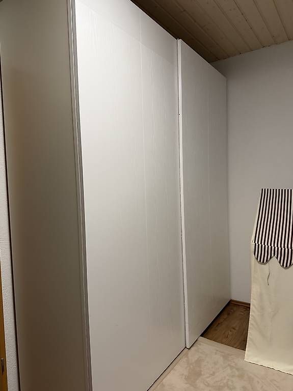 Armoires: Kleiderschrank Schiebetür  – D'occasion à Rheineck par egz_ddp9