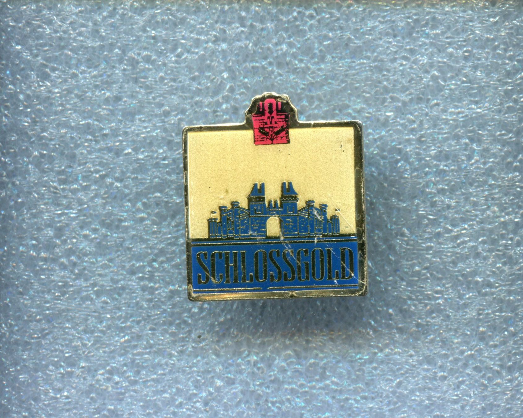 Placchette & Badge: FELDSCHLÖSSCHEN SCHLOSSGOLD Bier – Usato da Winterthur venduto da Sammleroase