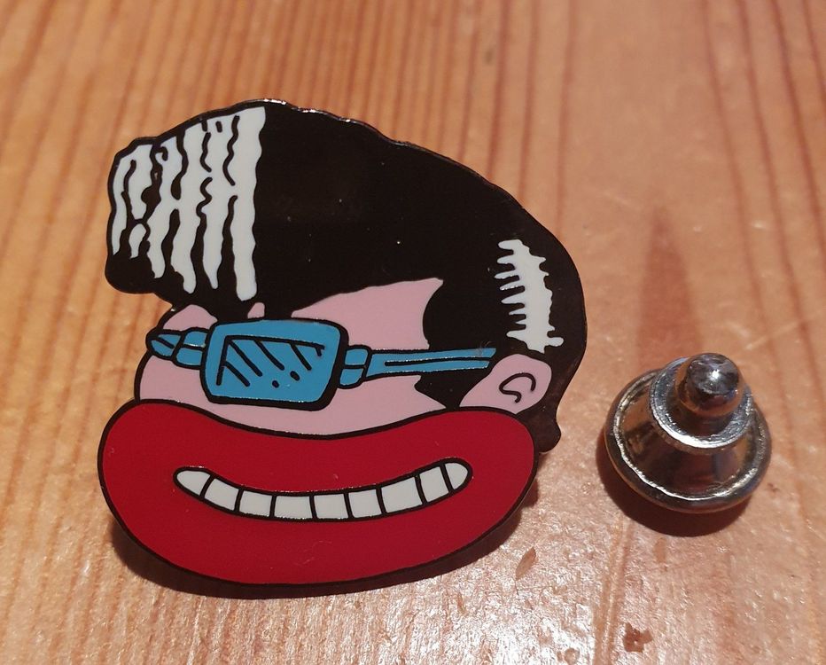 Pin's SAGGAY Bleu Violet – Vintage, Bon état