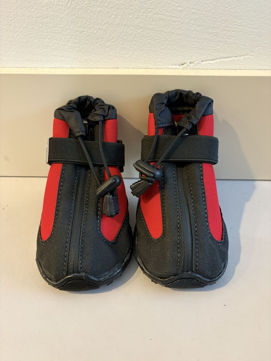 Vêtements: Hundeschuhe – Neuf (Voir description) à Meilen par mogli_luna