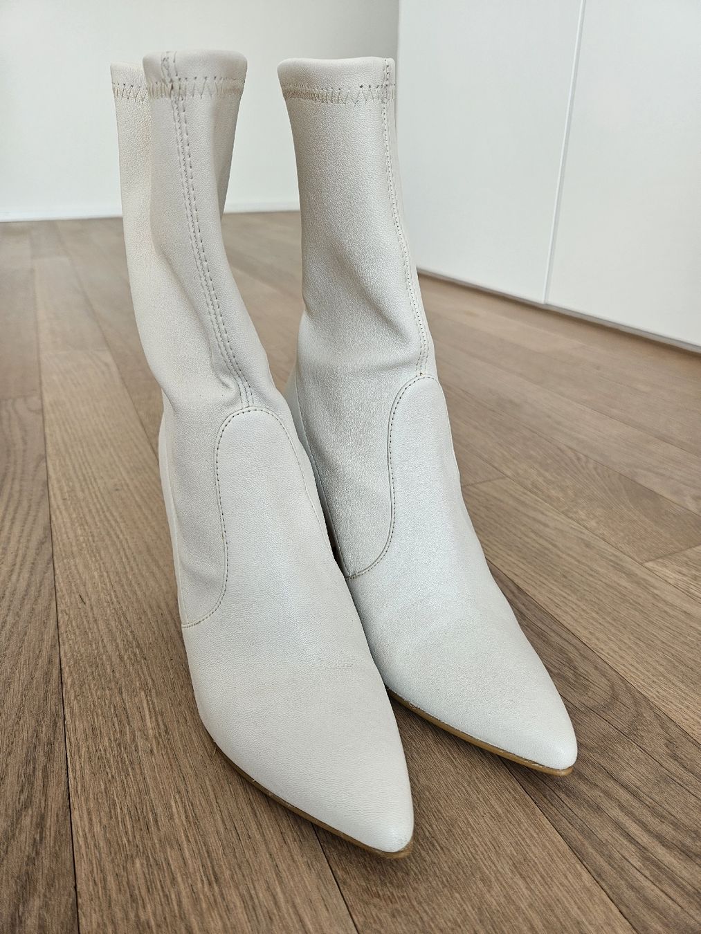 Stuart Weitzman Scarpe da donna: Wunderschöne Stiefeletten Stuart Weitzman Gr 38 – Nuovo (secondo la descrizione) da Regensdorf venduto da bus_dn2t 1