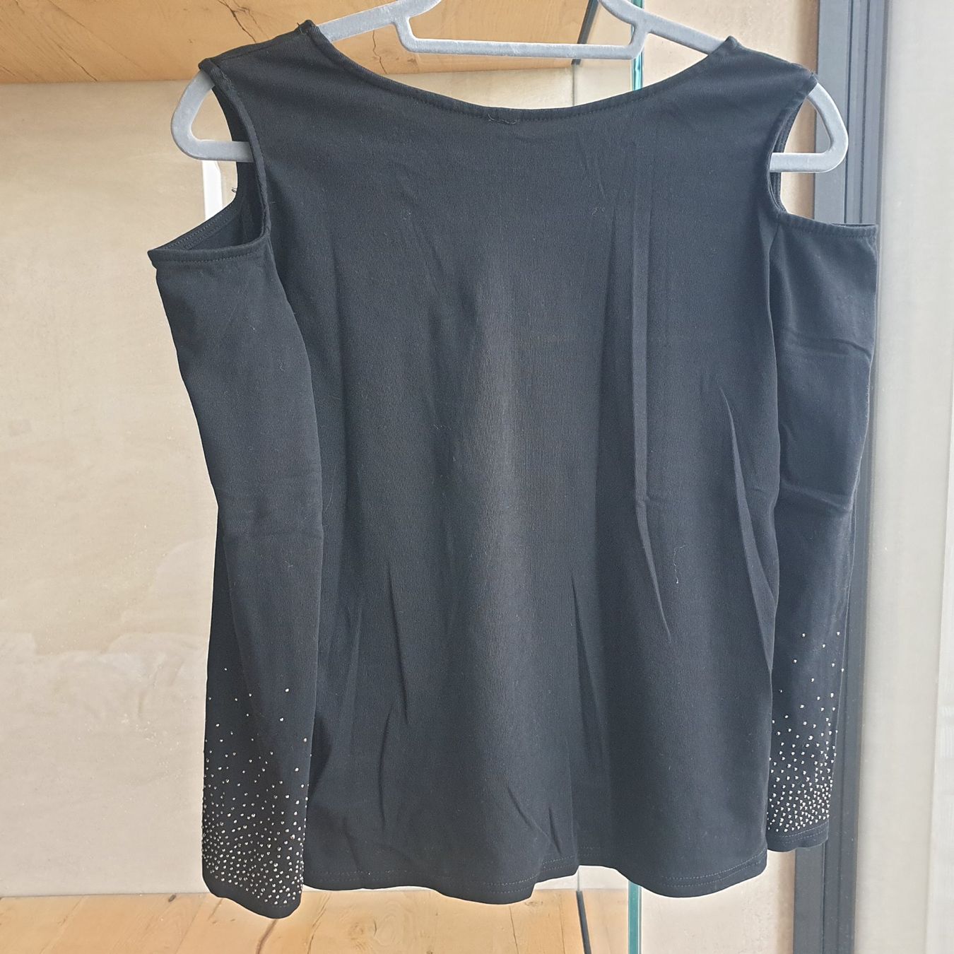 Maglioni & Felpe: 🐸 COLD SHOULDER PULLOVER / TOP L MIT METALLSTEINCHEN – Nuovo (secondo la descrizione) da Môtier (Vully) venduto da Frogs 7