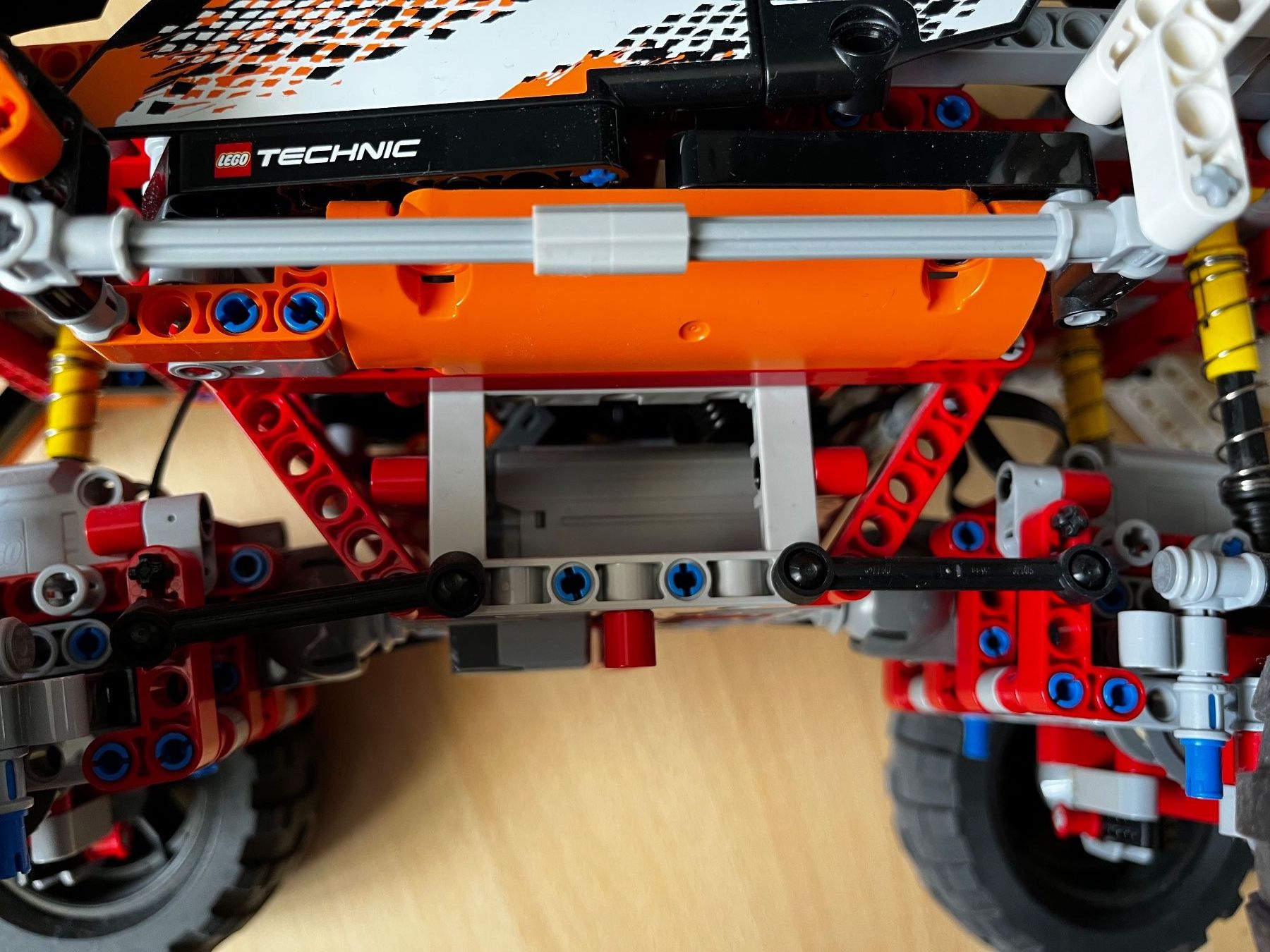 Lego Spielzeuge: Lego Technic 4x4 grosser Offroader 9398 mit Motor – Gebraucht aus Gossau SG von  5