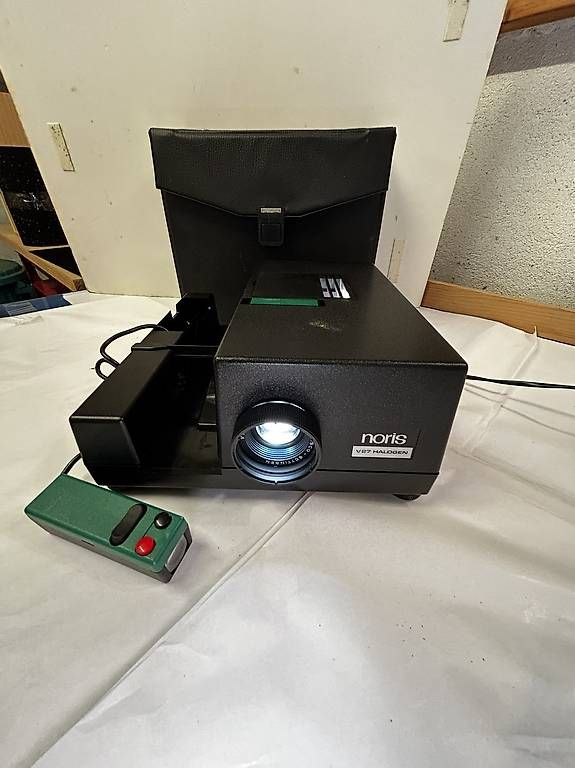 Vidéoprojecteurs: Dia Projektor Noris V27 – D'occasion à Hombrechtikon par HW18