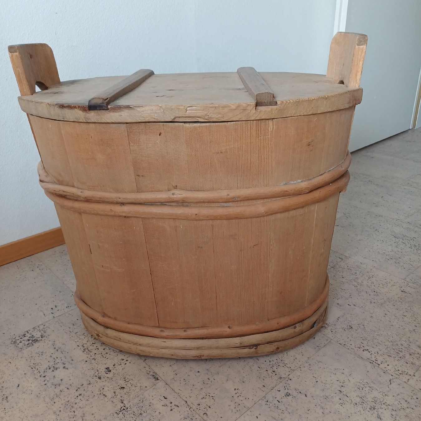 Sonstiges für Haushalt & Wohnen: Ovales Holzgefäss mit Deckel – Gebraucht aus Trimmis von grrose