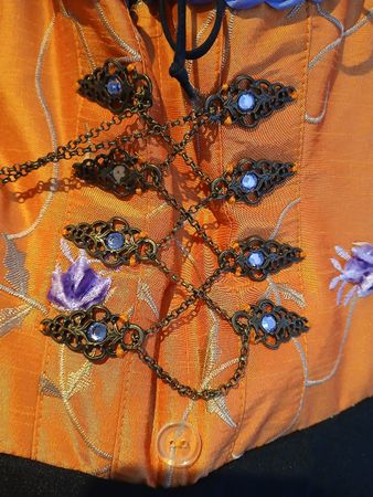 Schönes Dirndl Gr. 32 inkl. Bluse und Kette