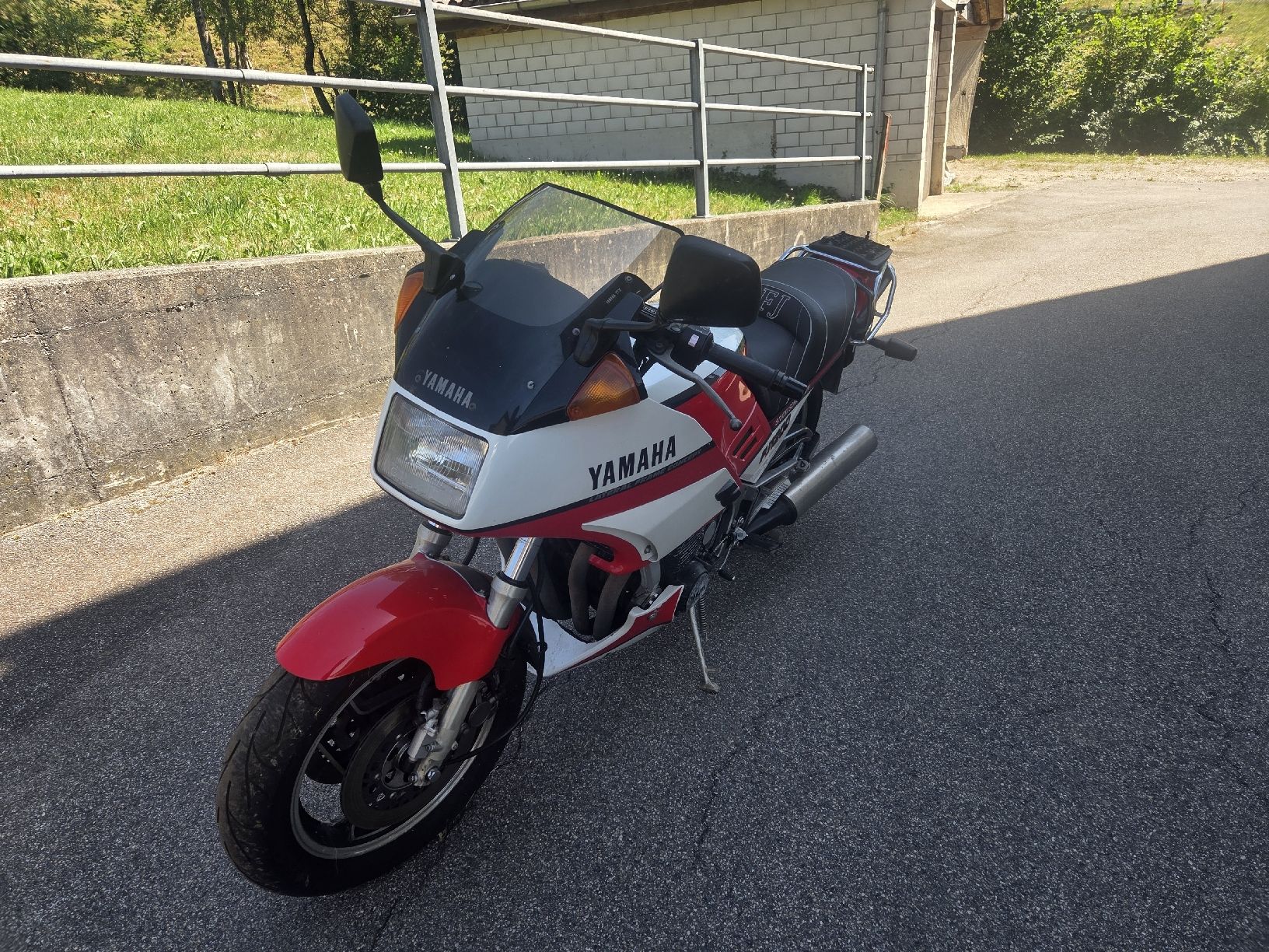 Yamaha Route: Yamaha FJ 1200 mit Veteran eintrag – D'occasion à Ebnet par Volvo.Power 4