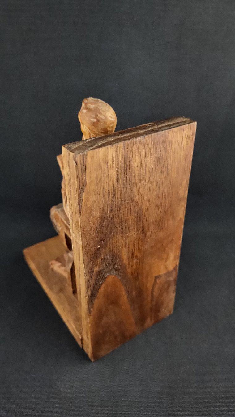Statuette: Bücher-Stütze LESENDER MANN aus Holz – Usato da Basel venduto da spinne02 4