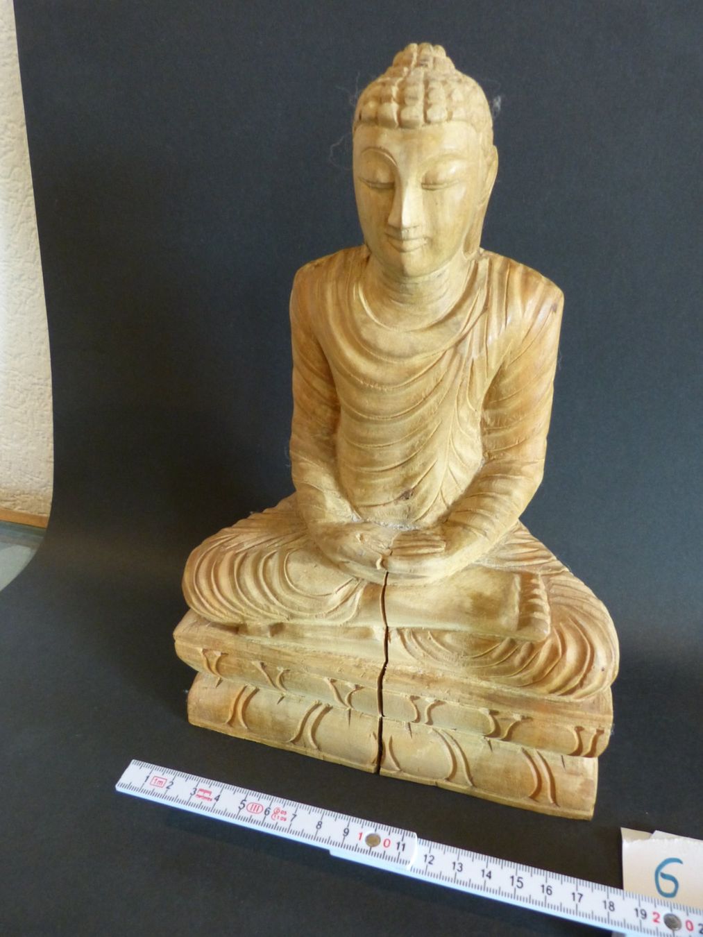 Statuette: Buddha Figur Sandel-Holz geschnitzt – Usato da Lengnau BE venduto da AllerleiSUPER 1