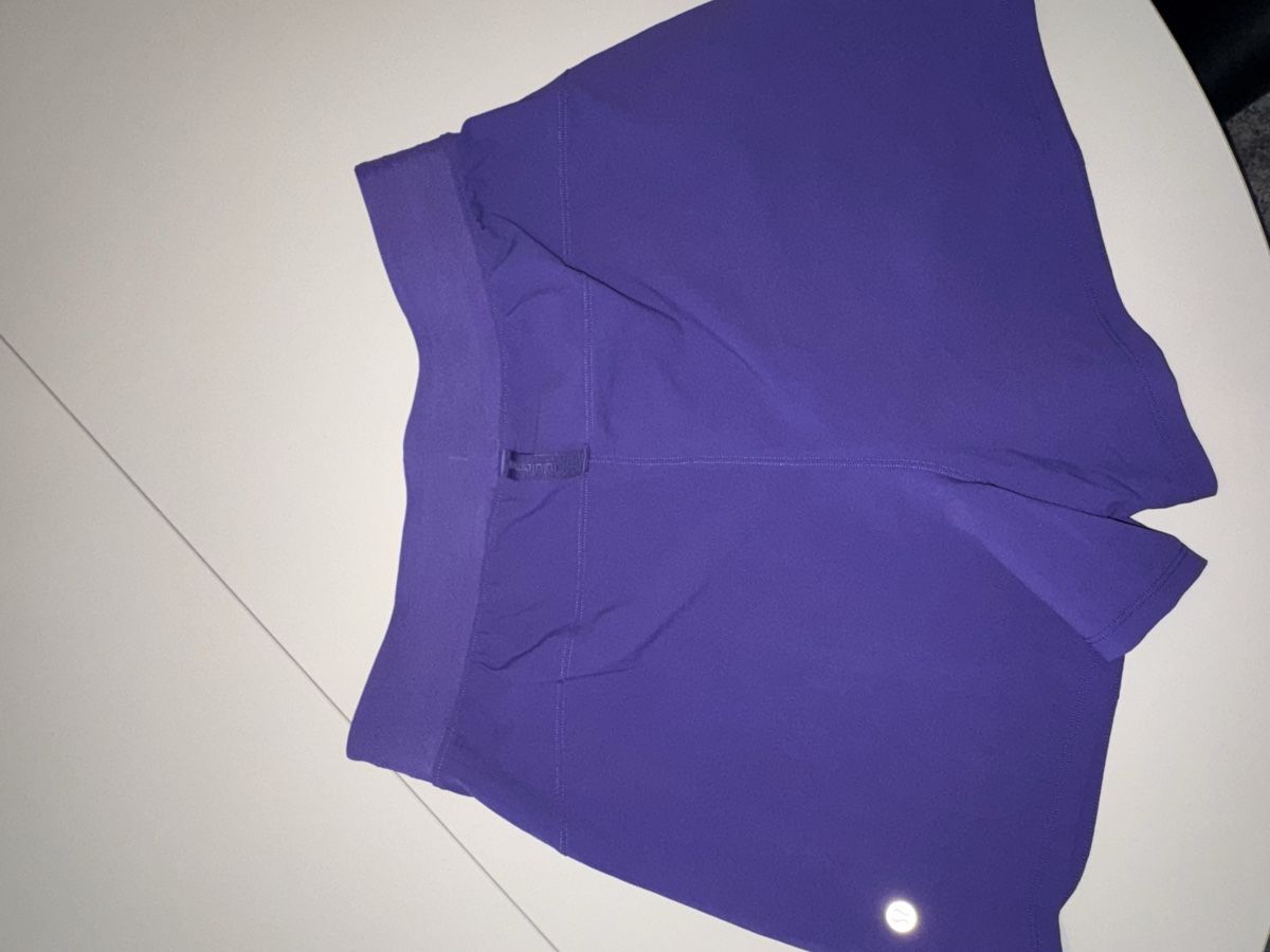 Lululemon Hosen: Lululemon Shorts – Gebraucht aus Birmensdorf ZH von kri_hr8b 1