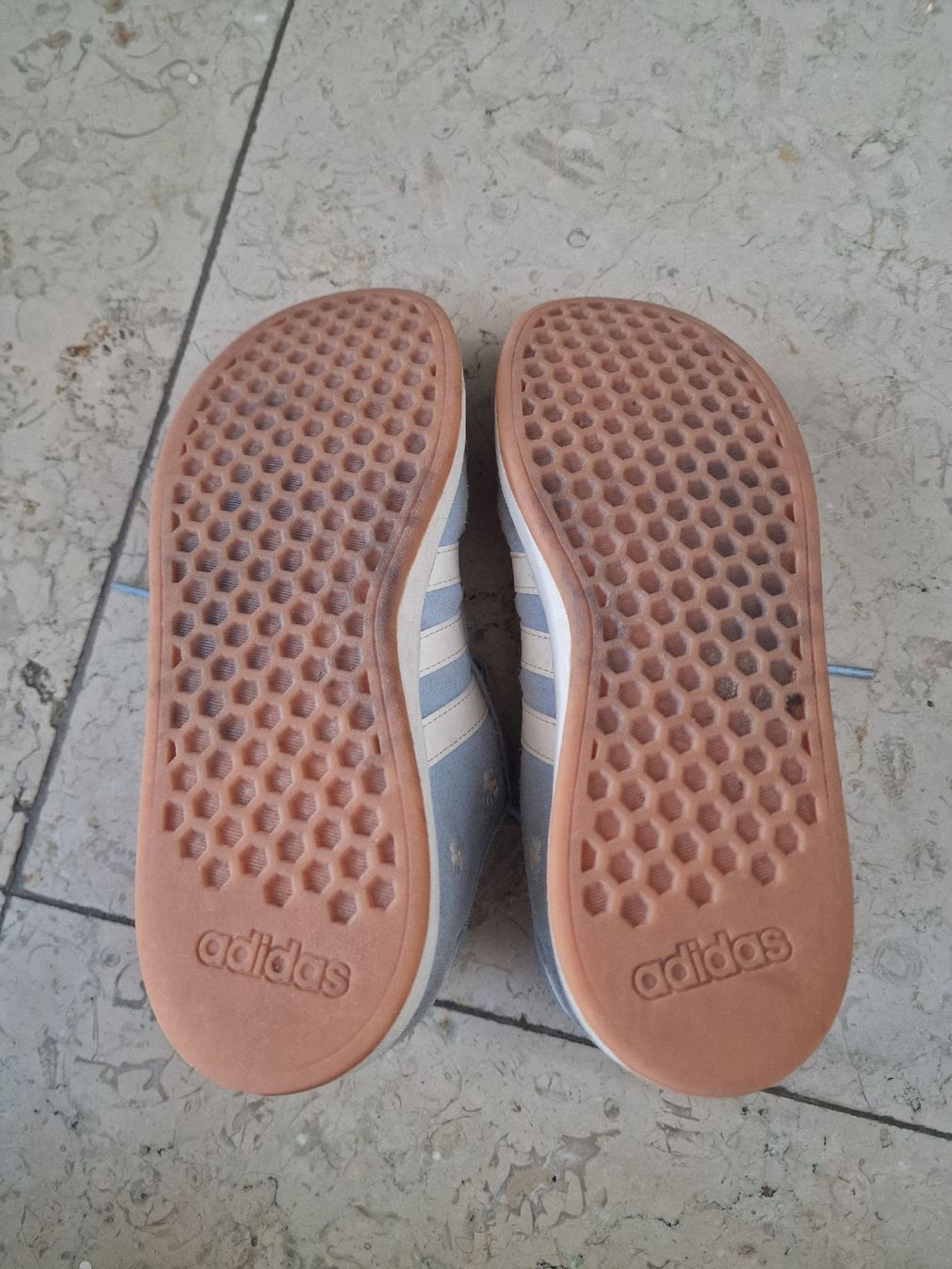 Adidas Chaussures filles: Adidas Sneakers – D'occasion à Köniz par nicolegru 2