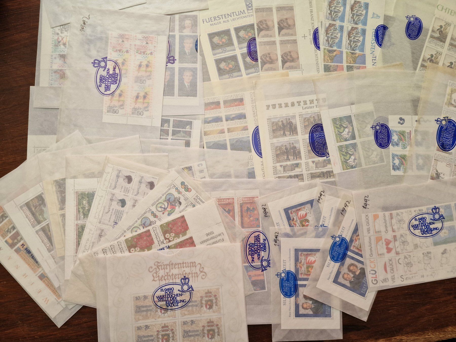 Tutti i francobolli: FL 1990-98 NEU **4-er Blocks mit Tabs & Einzel aus ABO – Nuovo e nell'imballaggio originale da Aesch LU venduto da briefmarken.uray 3
