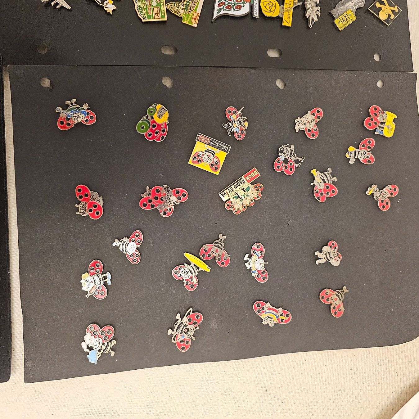 Plaquettes & Badges: 100 stück pins konvolut – D'occasion à wolfhalden par 46464646 1