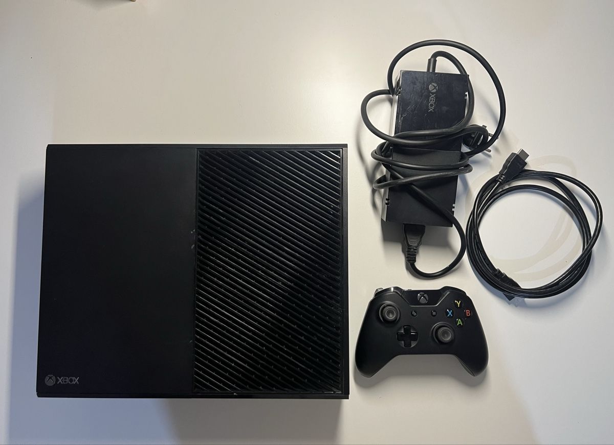 Microsoft Console: Xbox One, Inkl. Controller + HDMI Kabel  – Usato da Oberwil-lieli venduto da ros_ns99