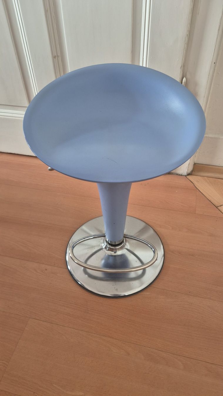 Magis Sgabelli: Barhocker von Magis in hellblau NP 600.- – Usato da Hochdorf venduto da lor_27