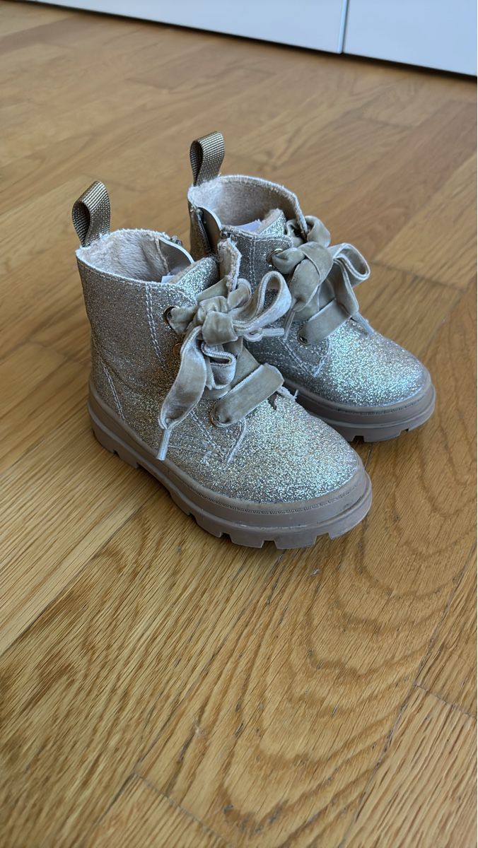 H&M Scarpe per ragazze: H&M Kinderstiefel Glitzer goldig, Gr. 20/21 – Usato da Kemptthal venduto da bklaudia