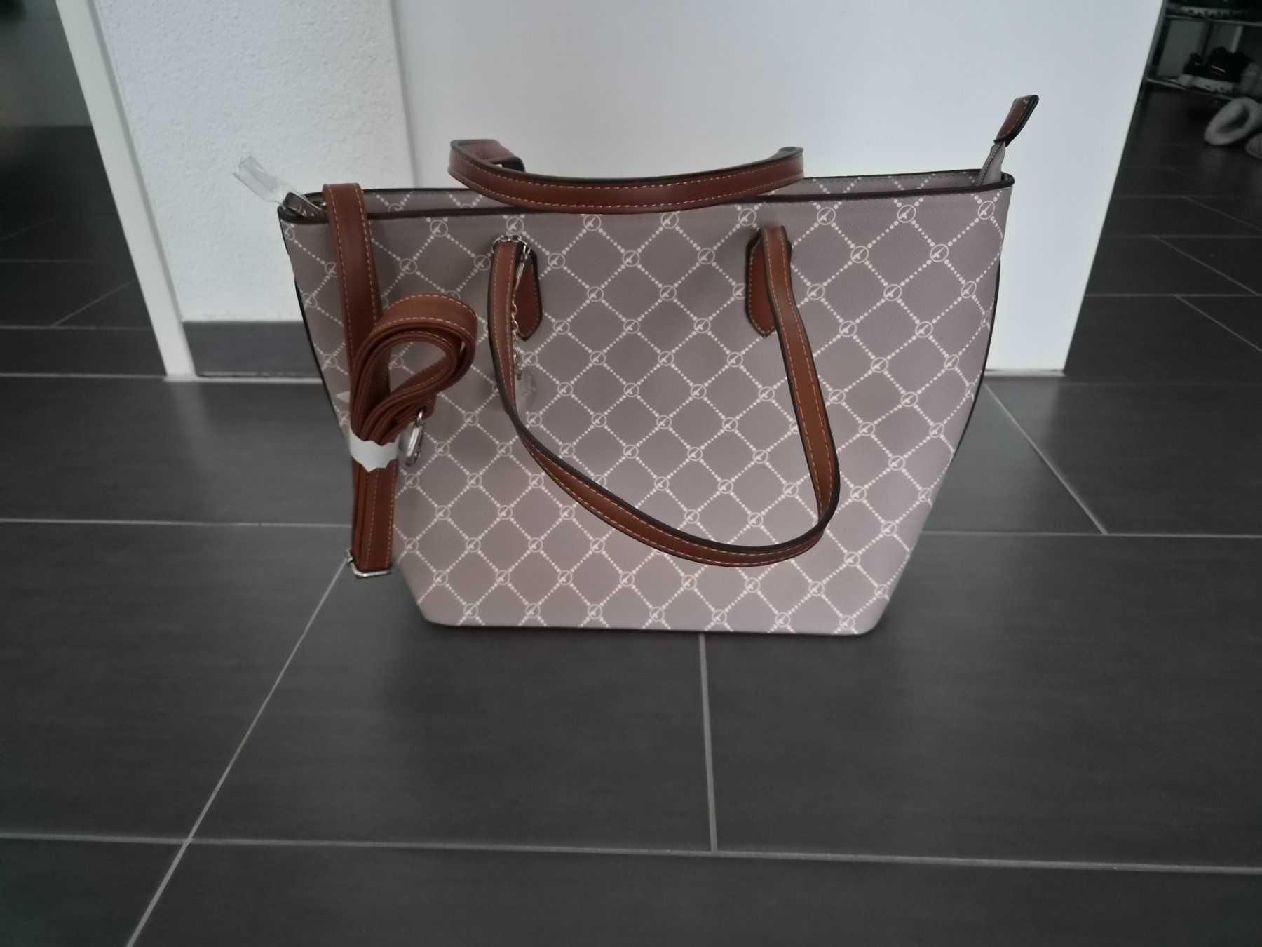 Tamaris Taschen für Damen: Tamaris Shopper beige – Neu (gemäss Beschreibung) aus Bülach von onkyo 1