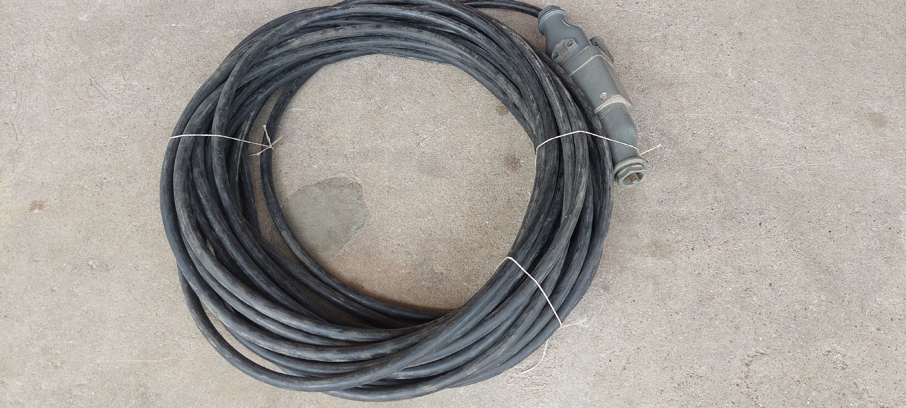 Cavi: Starkstromkabel 30m 5x4 mm – Usato da Niederuzwil venduto da Dakitiki 1
